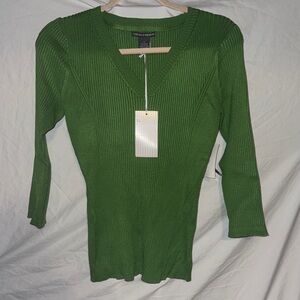 Chelsea & Theodore Green V-Neck Sweater
